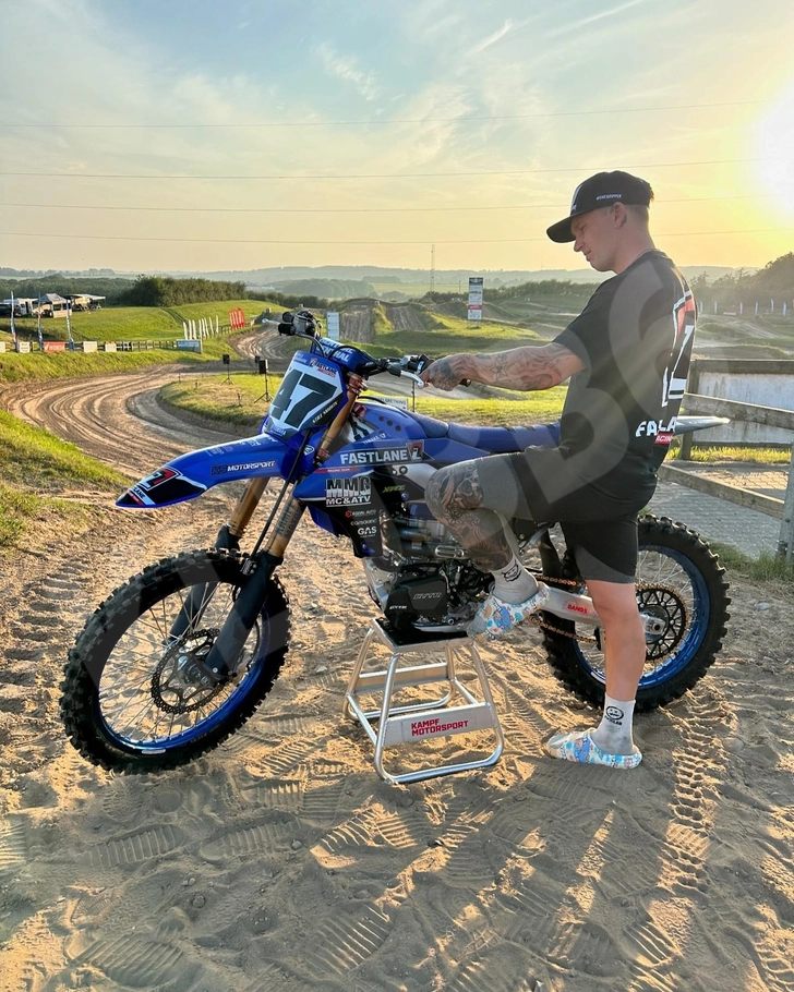 Advertisement (8638455) - Rasmus1127 4