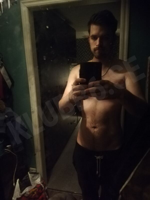 Charles943953418