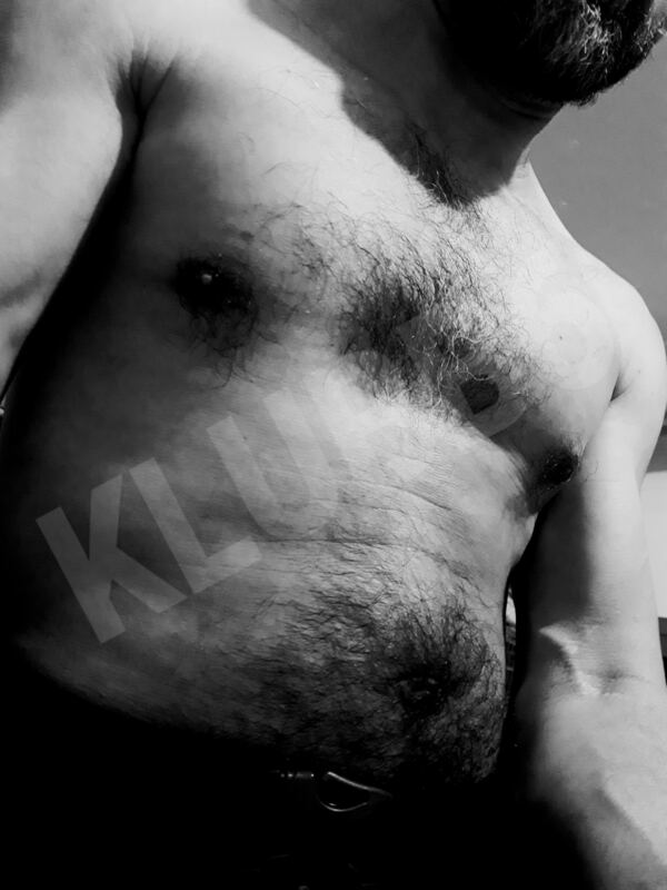 Bodycontact19765139625