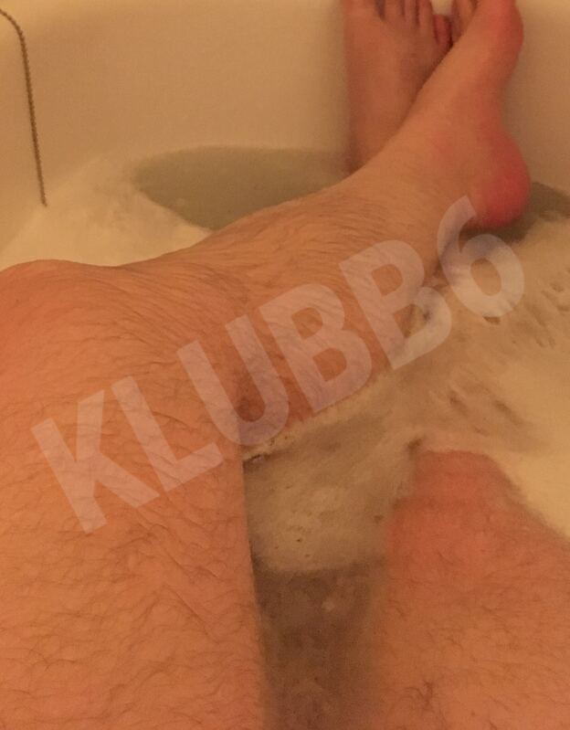 KinkyDominant5951337