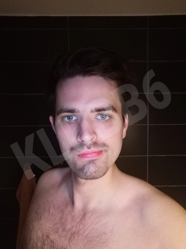 Charles943953435