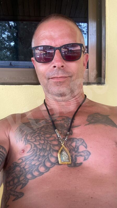 Slickardig695916436