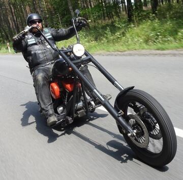 LongBikerOfficer